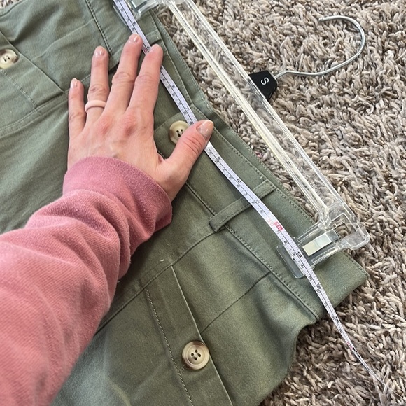 NWT Blu Pepper Crop Pant Button Olive size Medium - Picture 10 of 14